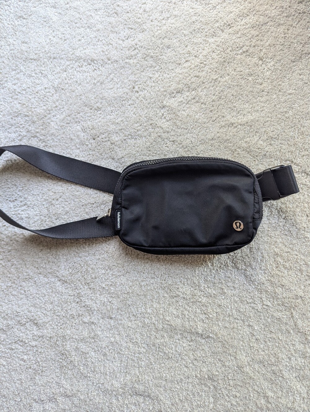 lululemon athletica Black Crossbodg Belt Bag